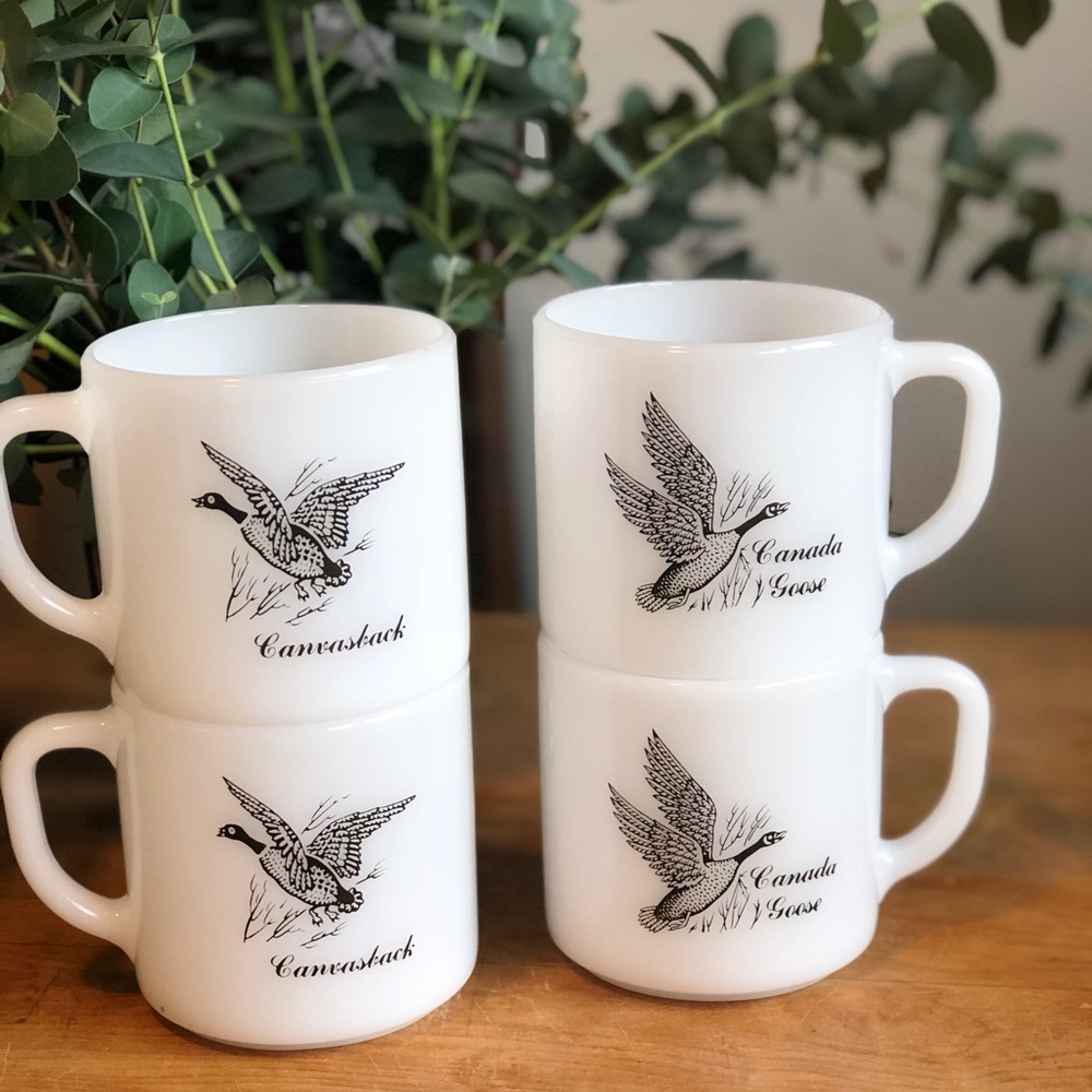 Four vintage Federal milkglass mugs with waterfowl